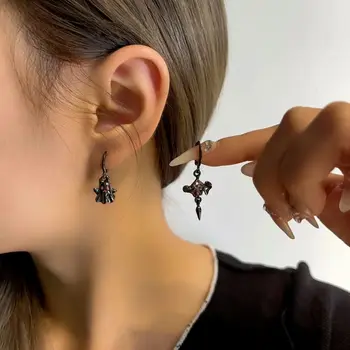 Fél Cirkon Fül Stud Hölgy koreai Stílus Fülbevaló Y2K Aszimmetrikus Fülbevaló Fekete Szellem Karika Fülbevaló Női Ékszerek Kiegészítők